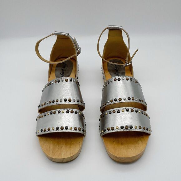Free People Sandals 10 / 41 North Shore Clog Silver Leather Strappy Studded Wood - Picture 2 of 8